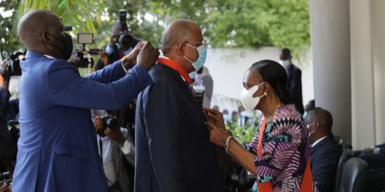 Les images de la décoration du 15/10 au 02/11/2021 des hautes autorités de la République par la grande chancelière à Cocody-Abidjan.