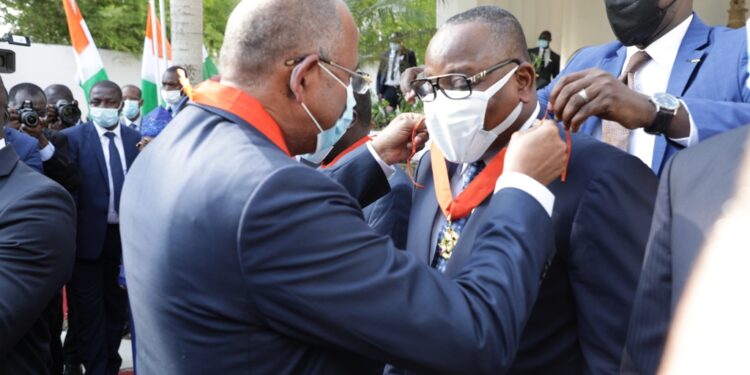 Les images de la décoration du 15/10 au 02/11/2021 des hautes autorités de la République par la grande chancelière à Cocody-Abidjan.