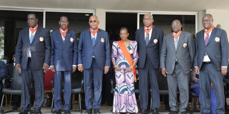 Les images de la décoration du 15/10 au 02/11/2021 des hautes autorités de la République par la grande chancelière à Cocody-Abidjan.