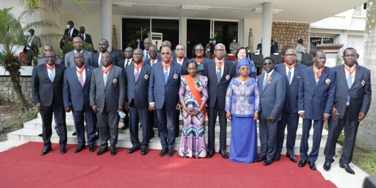 Les images de la décoration du 15/10 au 02/11/2021 des hautes autorités de la République par la grande chancelière à Cocody-Abidjan.