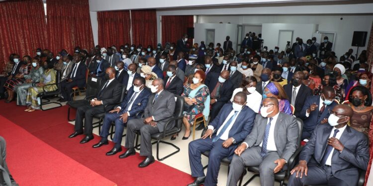 Les images de la décoration du 15/10 au 02/11/2021 des hautes autorités de la République par la grande chancelière à Cocody-Abidjan.