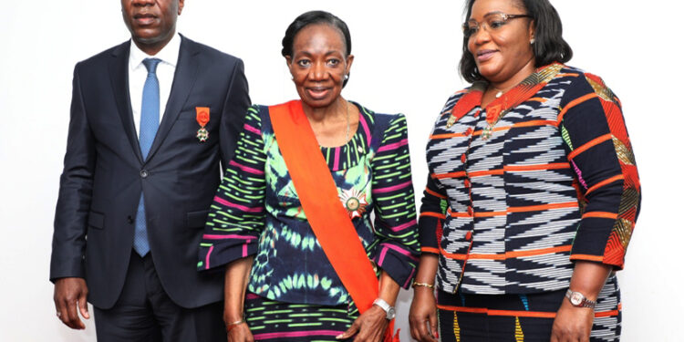Les images de la décoration du 15/10 au 02/11/2021 des hautes autorités de la République par la grande chancelière à Cocody-Abidjan.