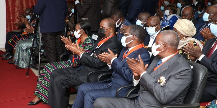 Les images de la décoration du 15/10 au 02/11/2021 des hautes autorités de la République par la grande chancelière à Cocody-Abidjan.