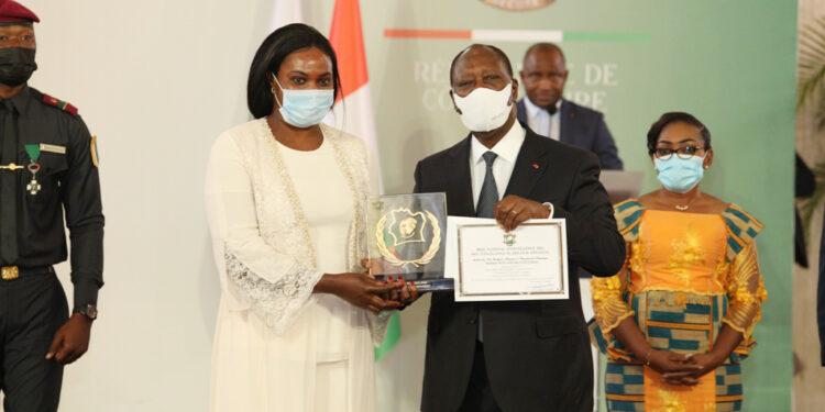 Prix d’excellence 2021, le président Ouattara honore 84 Ivoiriens au palais présidentiel le vendredi 05 novembre. (Album photos)