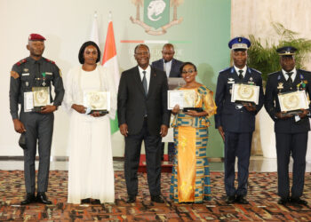 Prix d’excellence 2021, le président Ouattara honore 84 Ivoiriens au palais présidentiel le vendredi 05 novembre. (Album photos)