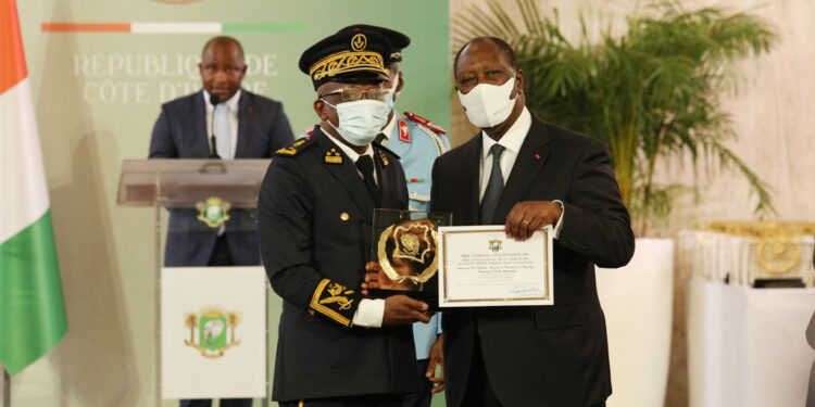 Prix d’excellence 2021, le président Ouattara honore 84 Ivoiriens au palais présidentiel le vendredi 05 novembre. (Album photos)
