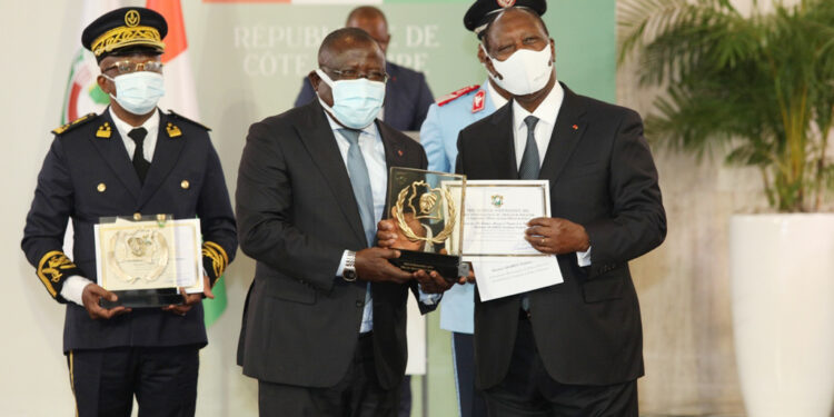 Prix d’excellence 2021, le président Ouattara honore 84 Ivoiriens au palais présidentiel le vendredi 05 novembre. (Album photos)