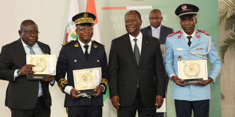 Prix d’excellence 2021, le président Ouattara honore 84 Ivoiriens au palais présidentiel le vendredi 05 novembre. (Album photos)