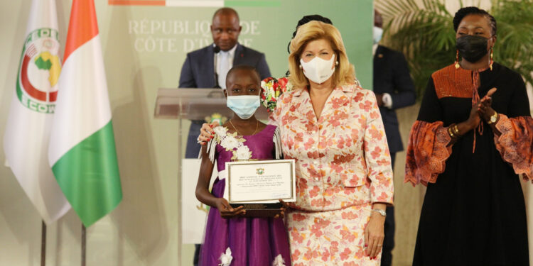 Prix d’excellence 2021, le président Ouattara honore 84 Ivoiriens au palais présidentiel le vendredi 05 novembre. (Album photos)