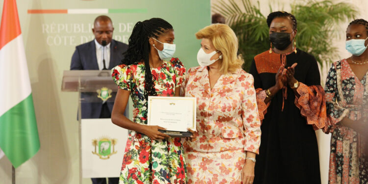 Prix d’excellence 2021, le président Ouattara honore 84 Ivoiriens au palais présidentiel le vendredi 05 novembre. (Album photos)