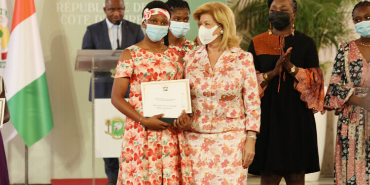 Prix d’excellence 2021, le président Ouattara honore 84 Ivoiriens au palais présidentiel le vendredi 05 novembre. (Album photos)