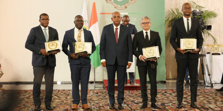 Prix d’excellence 2021, le président Ouattara honore 84 Ivoiriens au palais présidentiel le vendredi 05 novembre. (Album photos)