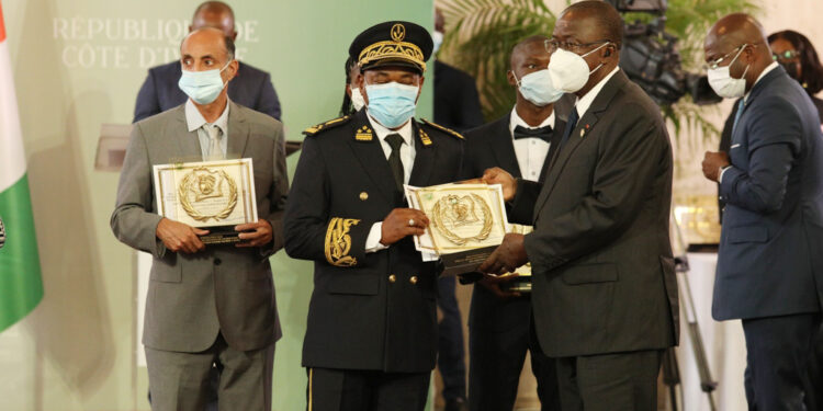 Prix d’excellence 2021, le président Ouattara honore 84 Ivoiriens au palais présidentiel le vendredi 05 novembre. (Album photos)