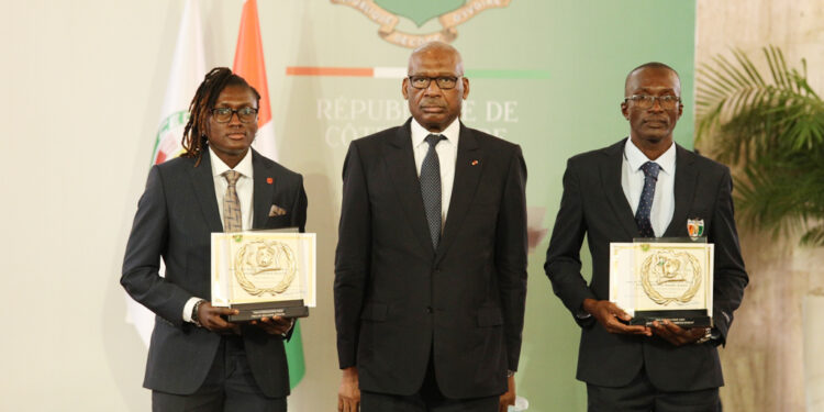 Prix d’excellence 2021, le président Ouattara honore 84 Ivoiriens au palais présidentiel le vendredi 05 novembre. (Album photos)