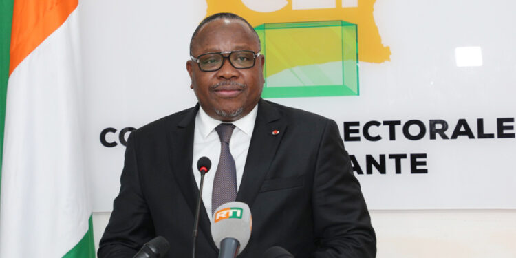 Les images de la conférence de presse du président de la CEI Ibrahime Coulibaly-Kuibiert le jeudi 18 novembre au siège de l’institution sise II-Plateaux à Abidjan