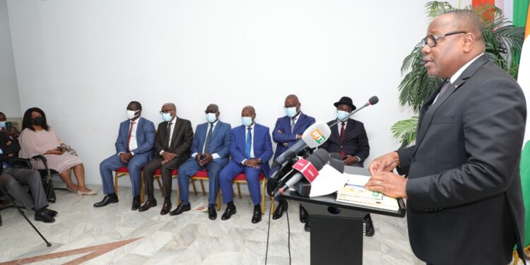 Les images de la conférence de presse du président de la CEI Ibrahime Coulibaly-Kuibiert le jeudi 18 novembre au siège de l’institution sise II-Plateaux à Abidjan