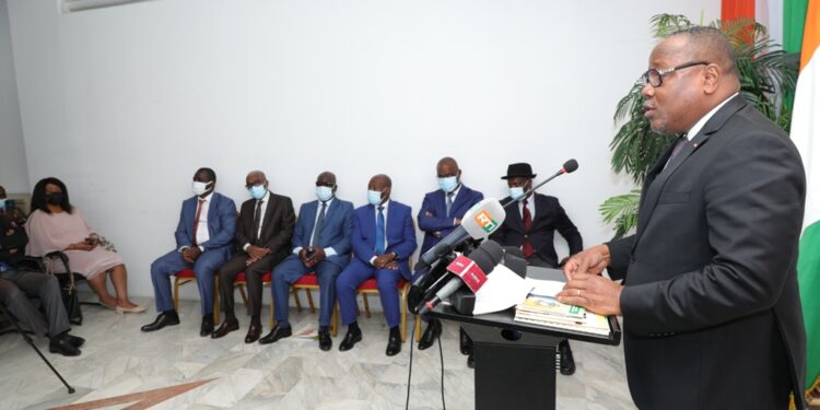 Les images de la conférence de presse du président de la CEI Ibrahime Coulibaly-Kuibiert le jeudi 18 novembre au siège de l’institution sise II-Plateaux à Abidjan
