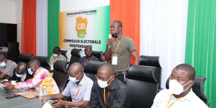 Les images de la conférence de presse du président de la CEI Ibrahime Coulibaly-Kuibiert le jeudi 18 novembre au siège de l’institution sise II-Plateaux à Abidjan