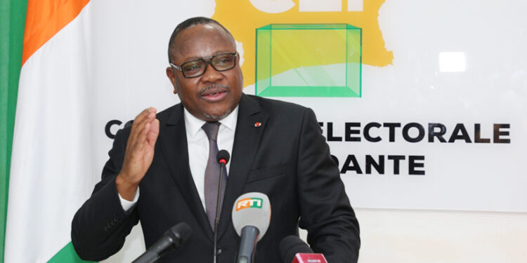 Les images de la conférence de presse du président de la CEI Ibrahime Coulibaly-Kuibiert le jeudi 18 novembre au siège de l’institution sise II-Plateaux à Abidjan