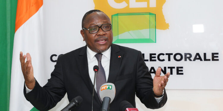 Les images de la conférence de presse du président de la CEI Ibrahime Coulibaly-Kuibiert le jeudi 18 novembre au siège de l’institution sise II-Plateaux à Abidjan