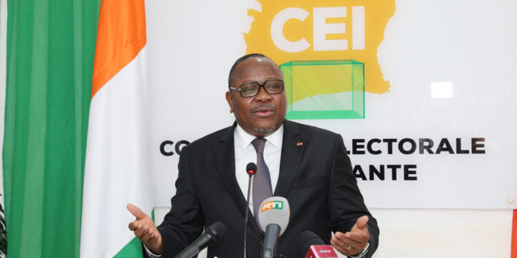 Les images de la conférence de presse du président de la CEI Ibrahime Coulibaly-Kuibiert le jeudi 18 novembre au siège de l’institution sise II-Plateaux à Abidjan