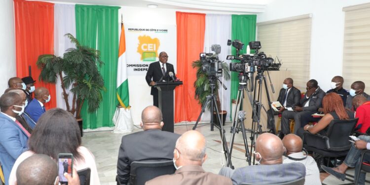 Les images de la conférence de presse du président de la CEI Ibrahime Coulibaly-Kuibiert le jeudi 18 novembre au siège de l’institution sise II-Plateaux à Abidjan