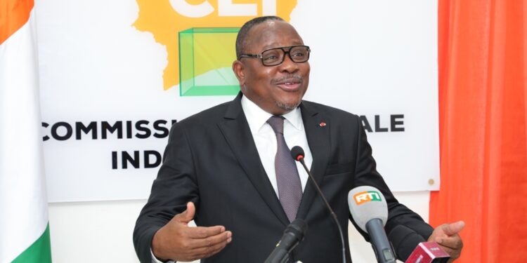 Les images de la conférence de presse du président de la CEI Ibrahime Coulibaly-Kuibiert le jeudi 18 novembre au siège de l’institution sise II-Plateaux à Abidjan