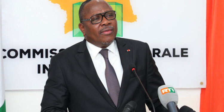 Les images de la conférence de presse du président de la CEI Ibrahime Coulibaly-Kuibiert le jeudi 18 novembre au siège de l’institution sise II-Plateaux à Abidjan