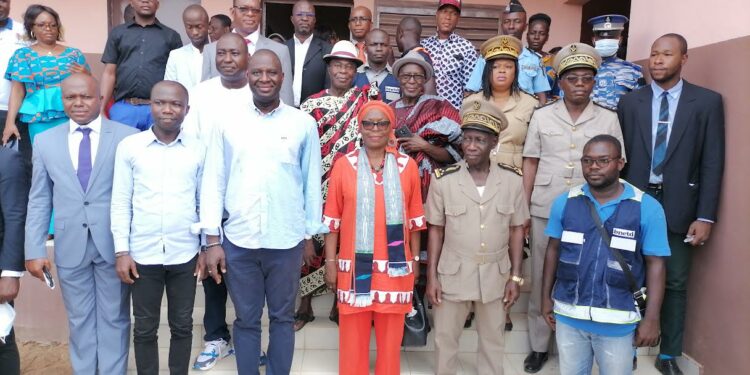 Tiassalé:  Les clés du collège moderne remises aux autorités