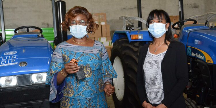 Côte d’Ivoire: Kaba Nialé réceptionne un important don du Pnud
