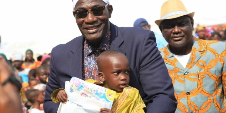 Noel à Adjamé: Farikou gâte 5000 enfants des 19 quartiers de sa commune
