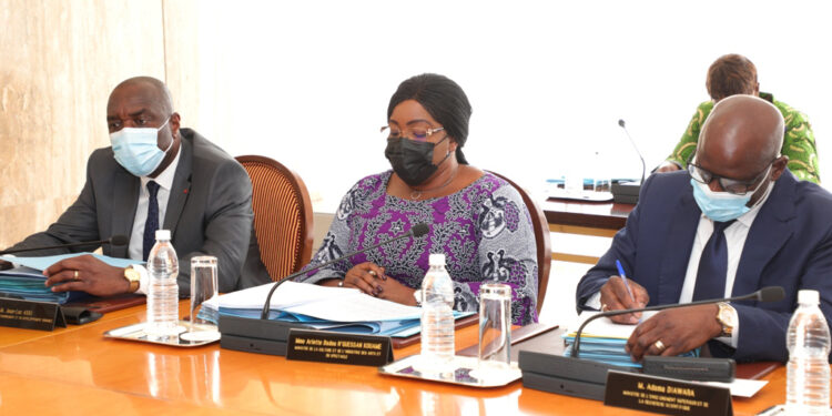 Les images du conseil des ministres du mercredi 15 décembre 2021 au palais présidentiel au Plateau-Abidjan.