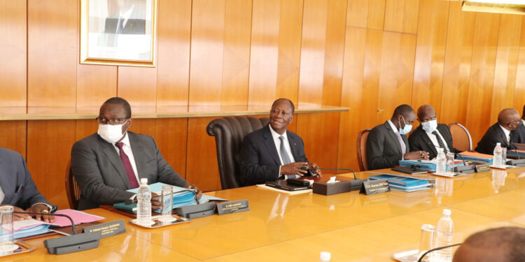 Les images du conseil des ministres du mercredi 15 décembre 2021 au palais présidentiel au Plateau-Abidjan.