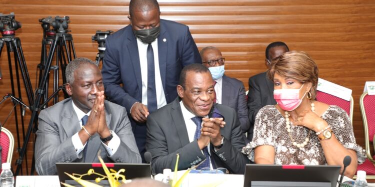 Les images du lancement du 5e dialogue entre les partis politiques et le gouvernement en présence du Premier ministre Patrick Achi à la Primature au Plateau.