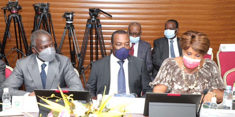 Les images du lancement du 5e dialogue entre les partis politiques et le gouvernement en présence du Premier ministre Patrick Achi à la Primature au Plateau.