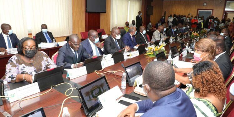 Les images du lancement du 5e dialogue entre les partis politiques et le gouvernement en présence du Premier ministre Patrick Achi à la Primature au Plateau.