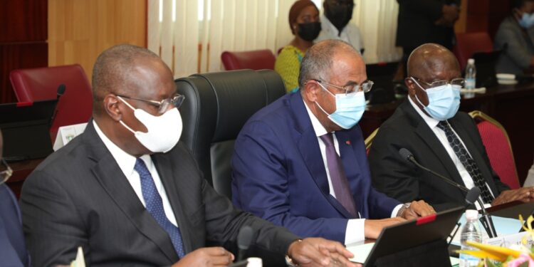 Les images du lancement du 5e dialogue entre les partis politiques et le gouvernement en présence du Premier ministre Patrick Achi à la Primature au Plateau.