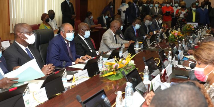 Les images du lancement du 5e dialogue entre les partis politiques et le gouvernement en présence du Premier ministre Patrick Achi à la Primature au Plateau.