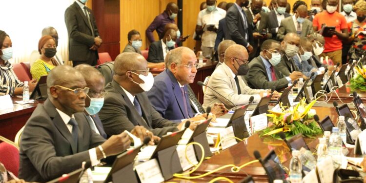 Les images du lancement du 5e dialogue entre les partis politiques et le gouvernement en présence du Premier ministre Patrick Achi à la Primature au Plateau.