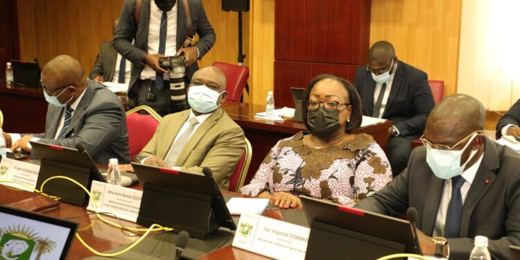 Les images du lancement du 5e dialogue entre les partis politiques et le gouvernement en présence du Premier ministre Patrick Achi à la Primature au Plateau.