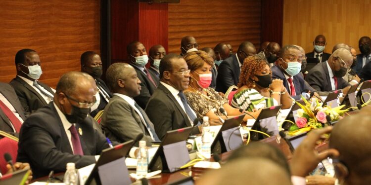 Les images du lancement du 5e dialogue entre les partis politiques et le gouvernement en présence du Premier ministre Patrick Achi à la Primature au Plateau.