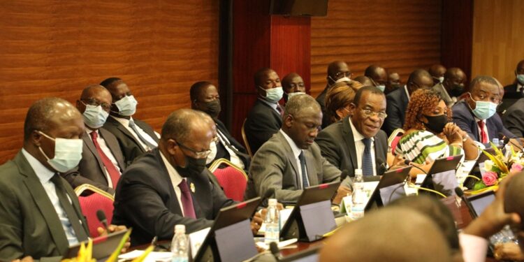 Les images du lancement du 5e dialogue entre les partis politiques et le gouvernement en présence du Premier ministre Patrick Achi à la Primature au Plateau.