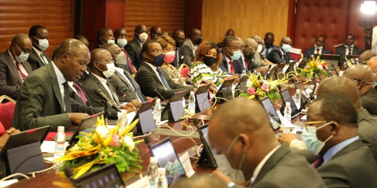 Les images du lancement du 5e dialogue entre les partis politiques et le gouvernement en présence du Premier ministre Patrick Achi à la Primature au Plateau.