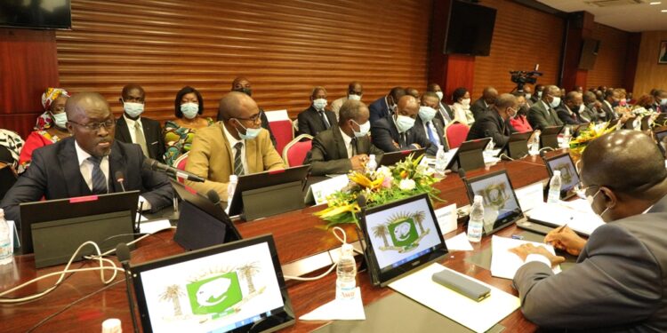 Les images du lancement du 5e dialogue entre les partis politiques et le gouvernement en présence du Premier ministre Patrick Achi à la Primature au Plateau.