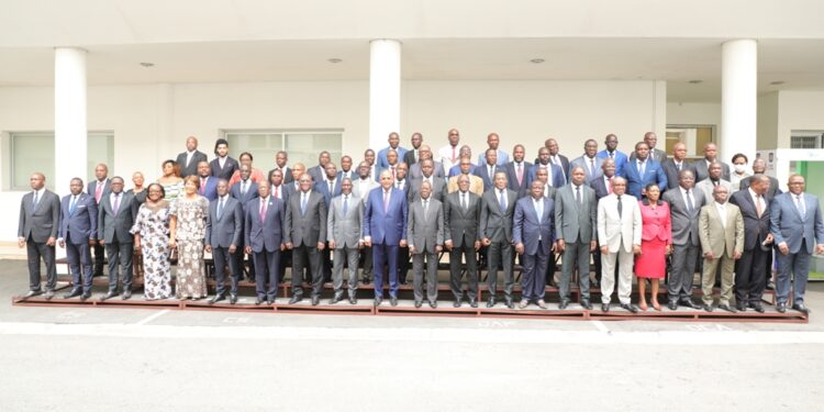 Les images du lancement du 5e dialogue entre les partis politiques et le gouvernement en présence du Premier ministre Patrick Achi à la Primature au Plateau.