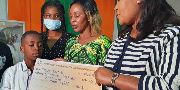 Fronan/Arbre de Noel 2021 : Kinapara Coulibaly apporte la joie à plus de 1000 enfants