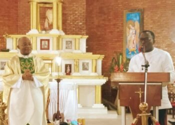 Can 2021: le ministre Danho à l&rsquo;Eglise pour prier pour les Elephants