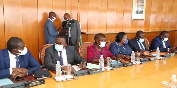 Les images du conseil des ministres du mercredi 05 janvier 2022 au palais présidentiel à Abidjan Plateau.