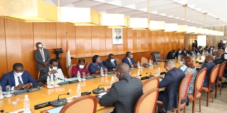 Les images du conseil des ministres du mercredi 05 janvier 2022 au palais présidentiel à Abidjan Plateau.