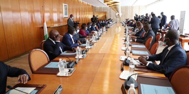 Les images du conseil des ministres du mercredi 05 janvier 2022 au palais présidentiel à Abidjan Plateau.